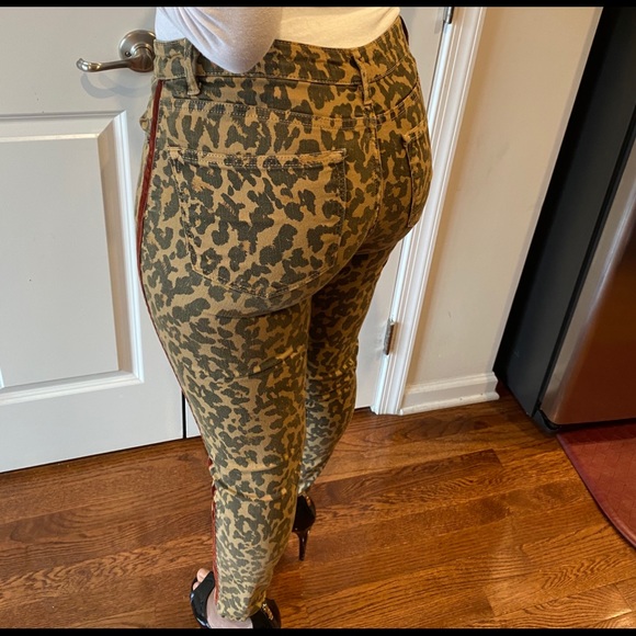 💥Zara Leopard print jeans💥 - Picture 3 of 4